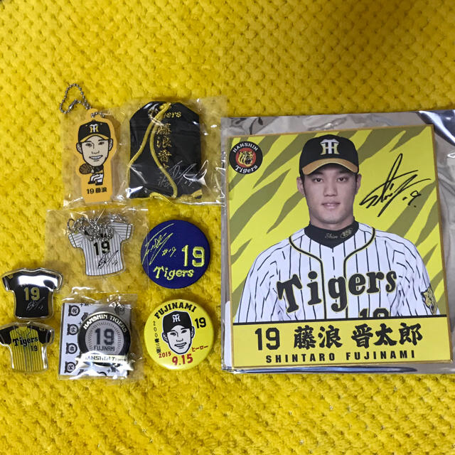 阪神タイガース 19 藤浪晋太郎 面倒く 缶バッジ③ キーホルダー① 阪神タイガース 19 藤浪晋太郎 面倒く 缶バッジ③ キーホルダー①