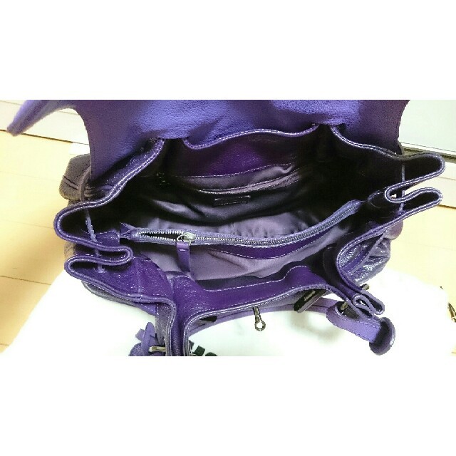 MOSCHINO(モスキーノ)のMOSCHINO モスキーノ 紫色 牛革 鍵錠前付きバッグ レディースのバッグ(ハンドバッグ)の商品写真