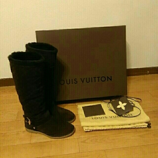ルイヴィトン(LOUIS VUITTON)の【ルイ・ヴィトン】ムートンブーツ　美品🎵(ブーツ)