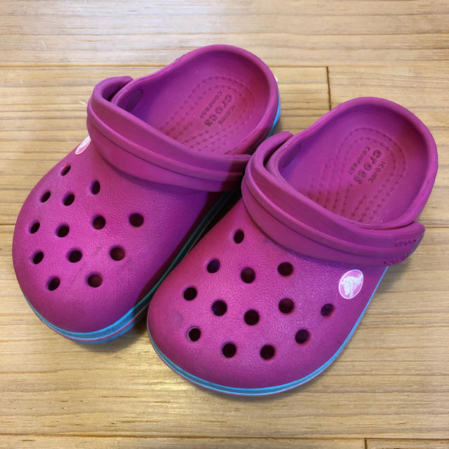 crocs(クロックス)のクロックス キッズ キッズ/ベビー/マタニティのベビー靴/シューズ(~14cm)(サンダル)の商品写真