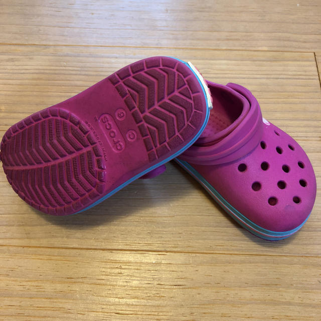 crocs(クロックス)のクロックス キッズ キッズ/ベビー/マタニティのベビー靴/シューズ(~14cm)(サンダル)の商品写真