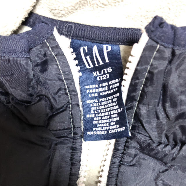 GAP(ギャップ)の美品 GAP ブラック ダウンベスト XLサイズ メンズのジャケット/アウター(ダウンベスト)の商品写真