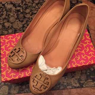 トリーバーチ(Tory Burch)のベージュ パンプス(ハイヒール/パンプス)