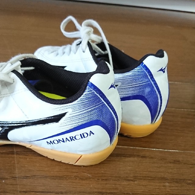 MIZUNO(ミズノ)のジュニアフットサルシューズ 19㎝ スポーツ/アウトドアのサッカー/フットサル(シューズ)の商品写真