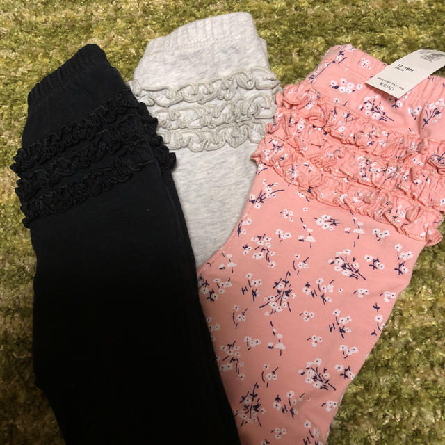 Old Navy(オールドネイビー)のおしりフリフリ付きレギンス☆試着のみ☆新品☆ キッズ/ベビー/マタニティのベビー服(~85cm)(パンツ)の商品写真