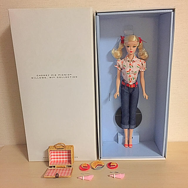 Barbie バービー　人形　チェリーパイ　ピクニック