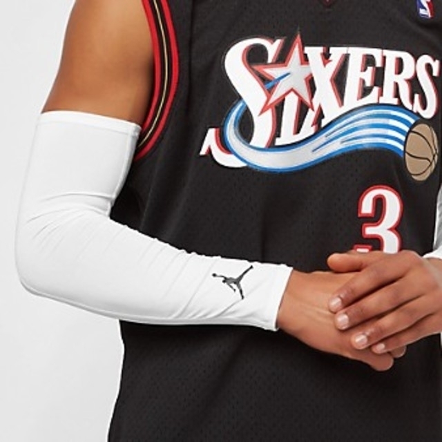 NIKE(ナイキ)の新品 S/M NIKE jordan shooter sleeves ホワイト レディースのファッション小物(手袋)の商品写真