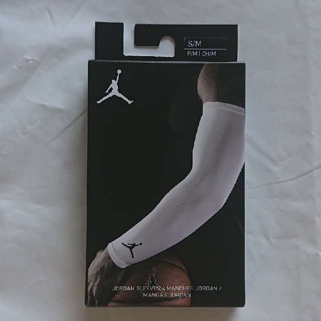 NIKE(ナイキ)の新品 S/M NIKE jordan shooter sleeves ホワイト レディースのファッション小物(手袋)の商品写真