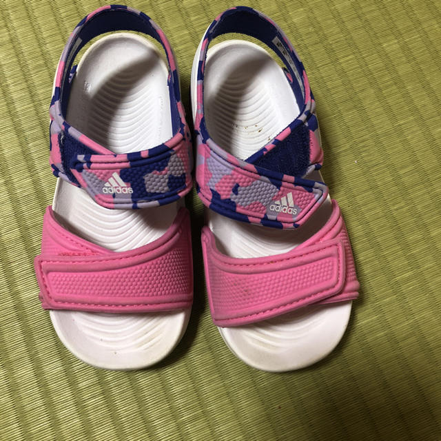 adidas(アディダス)の子供サンダル キッズ/ベビー/マタニティのキッズ靴/シューズ(15cm~)(サンダル)の商品写真