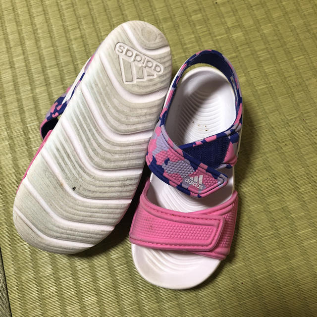 adidas(アディダス)の子供サンダル キッズ/ベビー/マタニティのキッズ靴/シューズ(15cm~)(サンダル)の商品写真