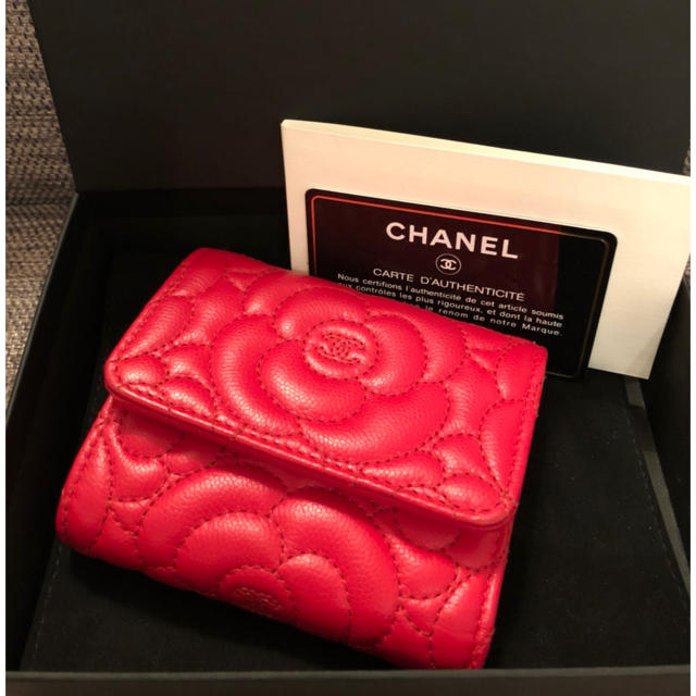 正規品 CHANEL キャビアスキン  三つ折り財布 カメリア