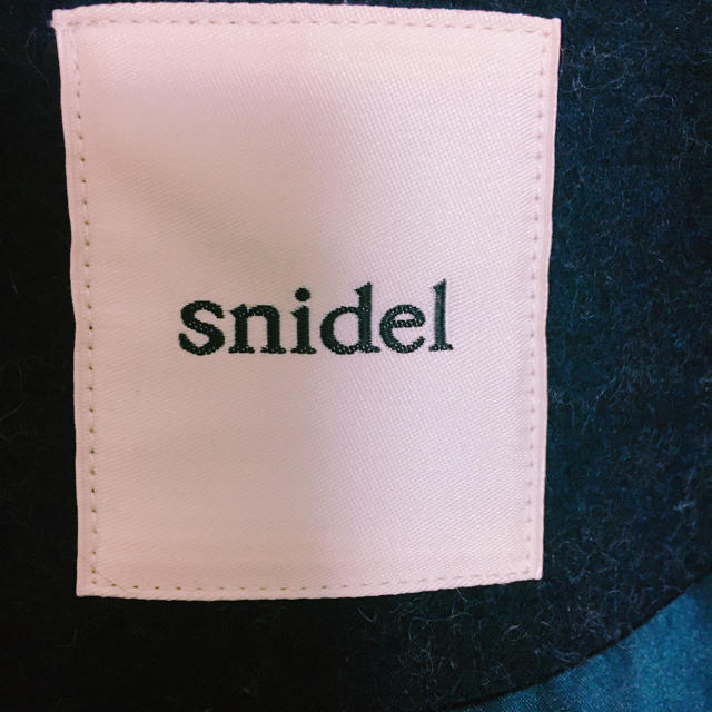 SNIDEL(スナイデル)のsnidel Aラインビジューコート レディースのジャケット/アウター(ロングコート)の商品写真