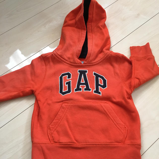 babyGAP(ベビーギャップ)のGAP パーカー 80cm キッズ/ベビー/マタニティのベビー服(~85cm)(トレーナー)の商品写真