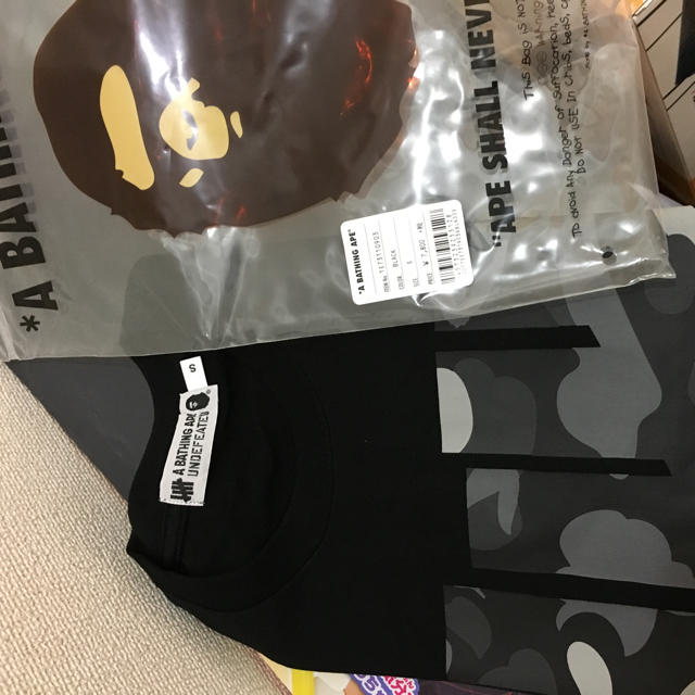 UNDEFEATED(アンディフィーテッド)のUNDEFEATED bape tee  メンズのトップス(Tシャツ/カットソー(半袖/袖なし))の商品写真