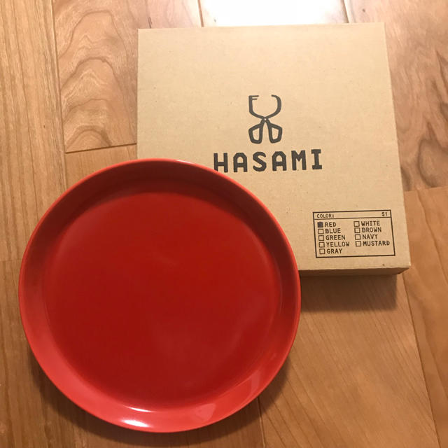 HASAMI(ハサミ)のHASAMIプレート ミニ	Φ15.5　高さ1.5cm レッド インテリア/住まい/日用品のキッチン/食器(食器)の商品写真