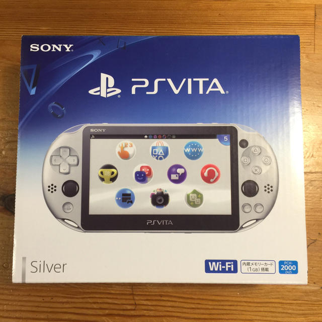 PlayStation Vita(プレイステーションヴィータ)のPlayStation®Vita（PCH-2000シリーズ） Wi-Fiモデル… エンタメ/ホビーのゲームソフト/ゲーム機本体(携帯用ゲーム機本体)の商品写真