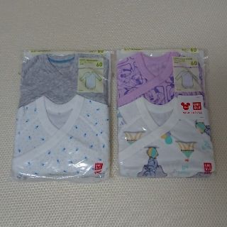 ユニクロ(UNIQLO)の新品未使用 60cm ディズニー コラボ 長袖ロンパース肌着 小花柄 女の子(肌着/下着)