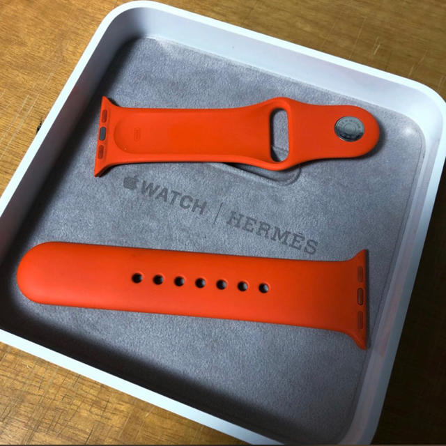 Apple Watch(アップルウォッチ)の【美品】Apple Watch Hermes スポーツバンド 38mm 40mm メンズの時計(腕時計(デジタル))の商品写真