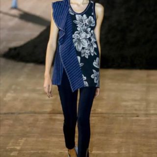 スリーワンフィリップリム(3.1 Phillip Lim)の3.1 phillip lim フローラルトップス (カットソー(半袖/袖なし))