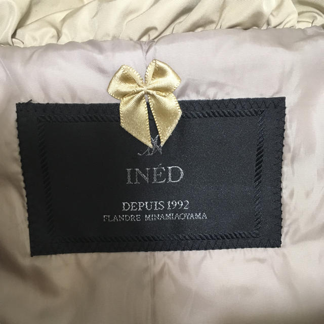 INED(イネド)のINED ダウンコート ベージュ レディースのジャケット/アウター(ダウンコート)の商品写真