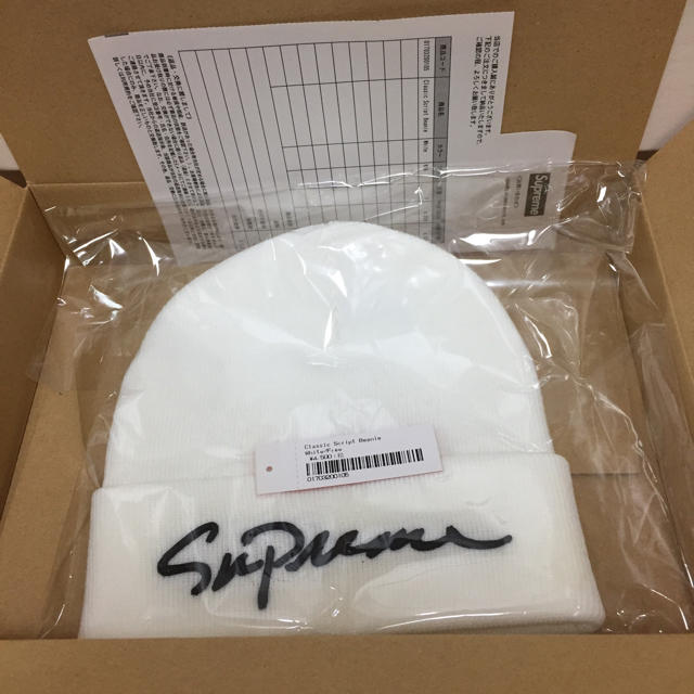 Supreme(シュプリーム)のSupreme 18AW Classic Script Beanie 白 メンズの帽子(ニット帽/ビーニー)の商品写真