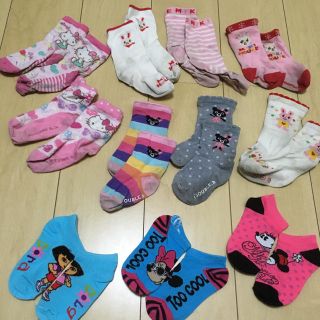 ミキハウス(mikihouse)の２女の子　靴下纏め売り　未使用含む　ミキハウス・ハローキティ　ディズニーほか  (靴下/タイツ)