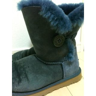 アグ(UGG)のUGG ムートンブーツベイリーボタン(ネイビー)(ブーツ)