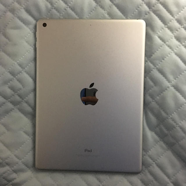 iPad 第5世代 32GB wifiモデル シルバー 美品