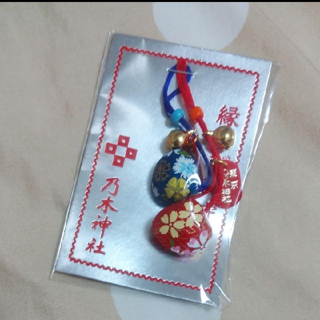 乃木神社 縁結び お守り レディースのファッション小物(キーホルダー)の商品写真