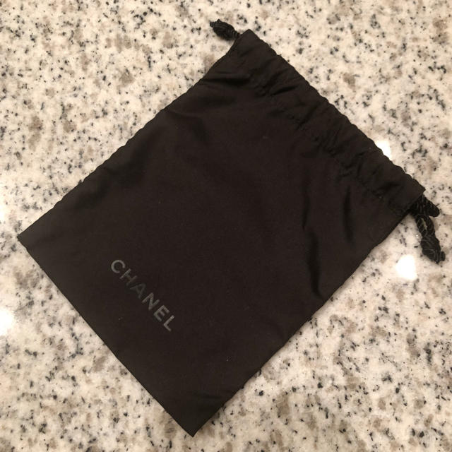 CHANEL(シャネル)の【CHANEL】ナイロン 巾着 (非売品) ブラック レディースのファッション小物(ポーチ)の商品写真