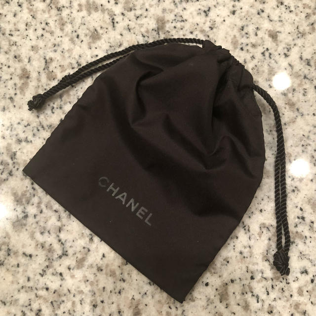 CHANEL(シャネル)の【CHANEL】ナイロン 巾着 (非売品) ブラック レディースのファッション小物(ポーチ)の商品写真