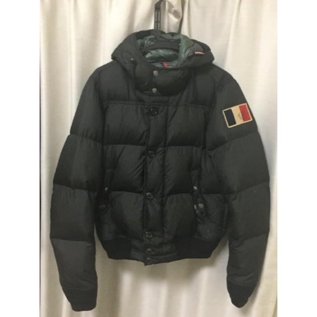 MONCLER(モンクレール)のMONCLER　 【希少】国旗ワッペン ダウンジャケット　ALBERIC  メンズのジャケット/アウター(ダウンジャケット)の商品写真