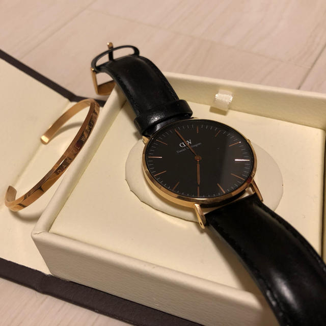 Daniel Wellington(ダニエルウェリントン)のダニエルウェリントン DW ブラック ゴールド(バングル付) メンズの時計(腕時計(アナログ))の商品写真