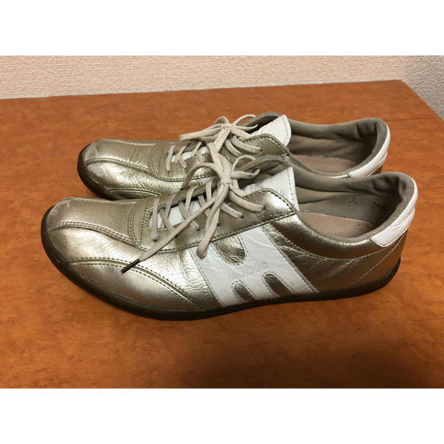 mobus(モーブス)のmobus モーブス 43 27.5〜28 くらい ゴールドカラー メンズの靴/シューズ(スニーカー)の商品写真