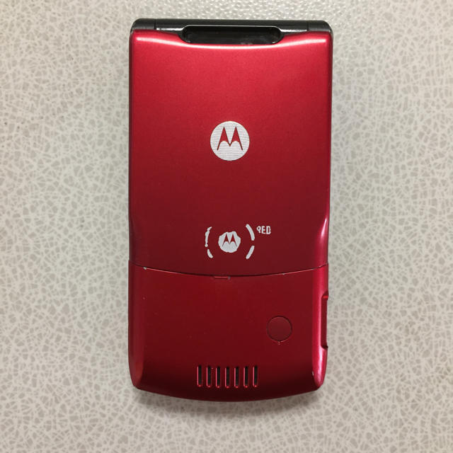 NTTdocomo(エヌティティドコモ)のMotorola docomo M702is red 本体のみ スマホ/家電/カメラのスマートフォン/携帯電話(携帯電話本体)の商品写真