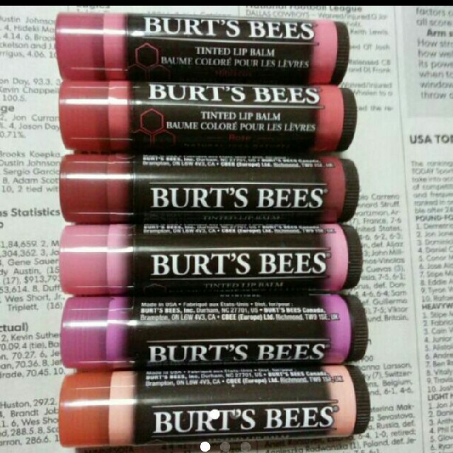 BURT'S BEES(バーツビーズ)のN.様専用　バーツビーズティンテッド☆100%ナチュラル　♥ローズ コスメ/美容のスキンケア/基礎化粧品(リップケア/リップクリーム)の商品写真