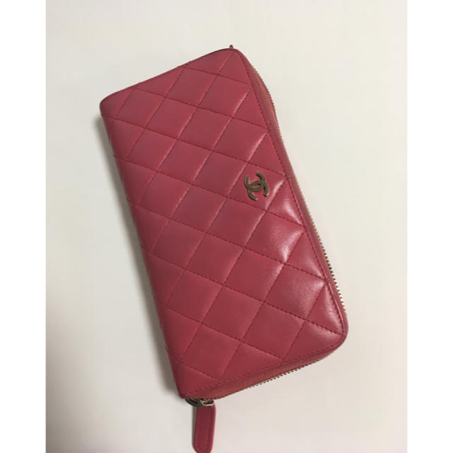 CHANEL(シャネル)のシャネル ピンク マトラッセ 中古品 レディースのファッション小物(財布)の商品写真