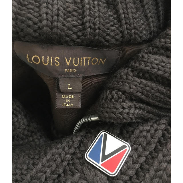 LOUIS VUITTON(ルイヴィトン)のルイ ヴィトン ニットジャケット ピンバッチ付き メンズのジャケット/アウター(その他)の商品写真