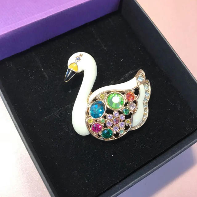 ANNA SUI(アナスイ)の【ANNA SUI】ブローチ 白鳥 モチーフ レディースのアクセサリー(ブローチ/コサージュ)の商品写真