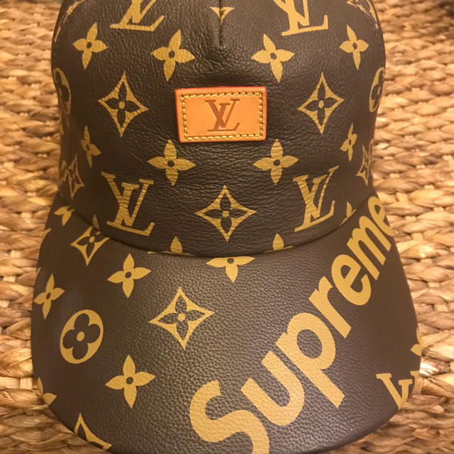 希少 supreme Louis Vuitton strapback cap