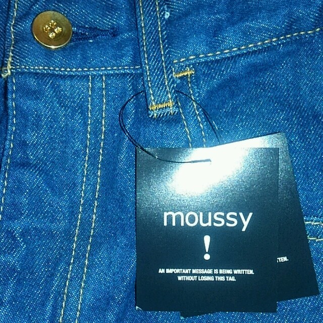 moussy(マウジー)の新品タグ付moussyハイウエストデニム レディースのパンツ(デニム/ジーンズ)の商品写真