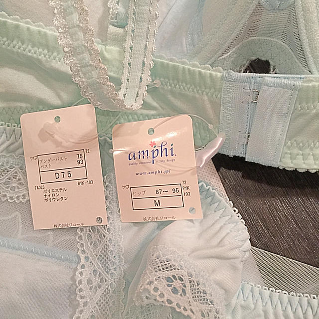 AMPHI(アンフィ)のANPHI♡ブラ＆Tバック セット D75 レディースの下着/アンダーウェア(ブラ&ショーツセット)の商品写真