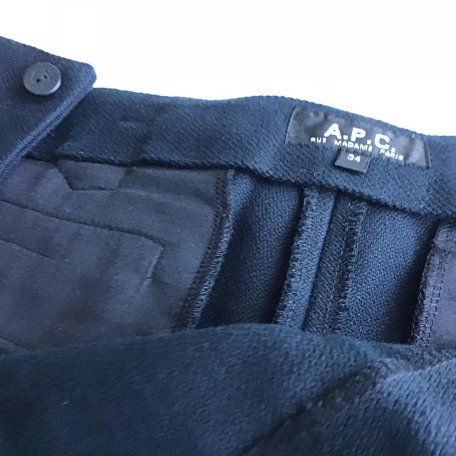 A.P.C(アーペーセー)の美品 【A.P.C. アーペーセー】ショートパンツ 34サイズ 濃紺 (ト箱ラメ レディースのパンツ(ショートパンツ)の商品写真