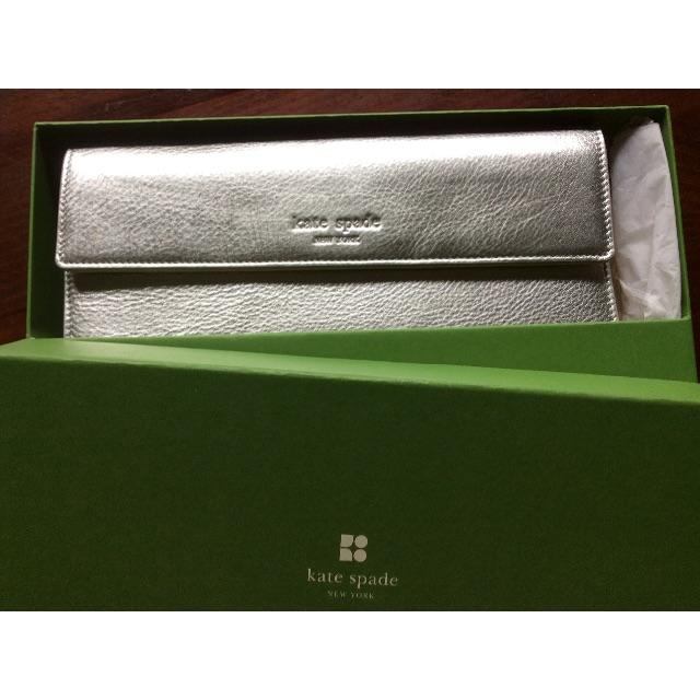 kate spade NEW YORK - 新品●ケイトスペード シルバー長財布 箱入 収納多 カード付き