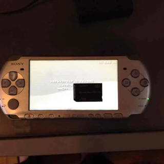 プレイステーションポータブル(PlayStation Portable)のPSP 3000シルバー(携帯用ゲーム機本体)