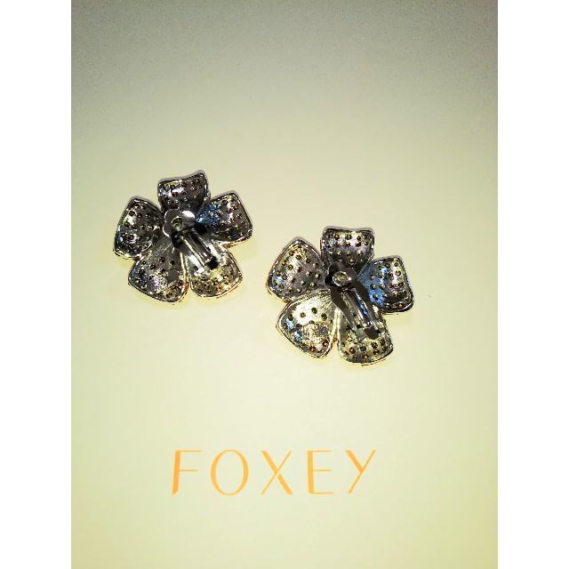 FOXEY(フォクシー)のゆきりんこ様専用  フォクシー  レア  お花イヤリング レディースのアクセサリー(イヤリング)の商品写真