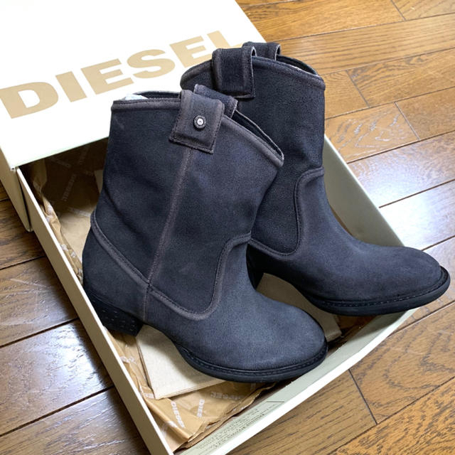 DIESEL(ディーゼル)のJ☆様ご専用💖ディーゼル ショートブーツ 黒 スエード 23.0cm レディースの靴/シューズ(ブーツ)の商品写真