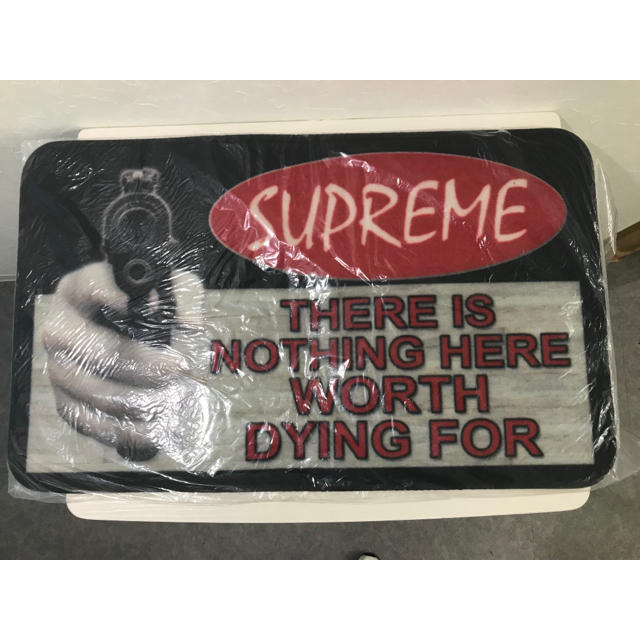 Supreme(シュプリーム)のSupreme Welcome Mat インテリア/住まい/日用品のラグ/カーペット/マット(玄関マット)の商品写真