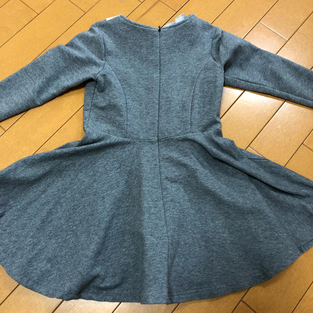 グレーワンピース キッズ/ベビー/マタニティのキッズ服女の子用(90cm~)(ワンピース)の商品写真