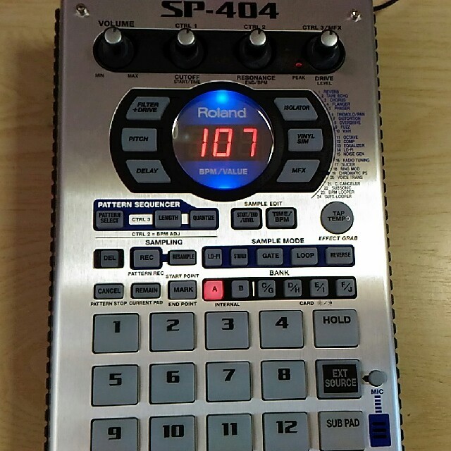 Roland(ローランド)のRoland SP404 ｻﾝﾌﾟﾗｰ 楽器のDJ機器(その他)の商品写真